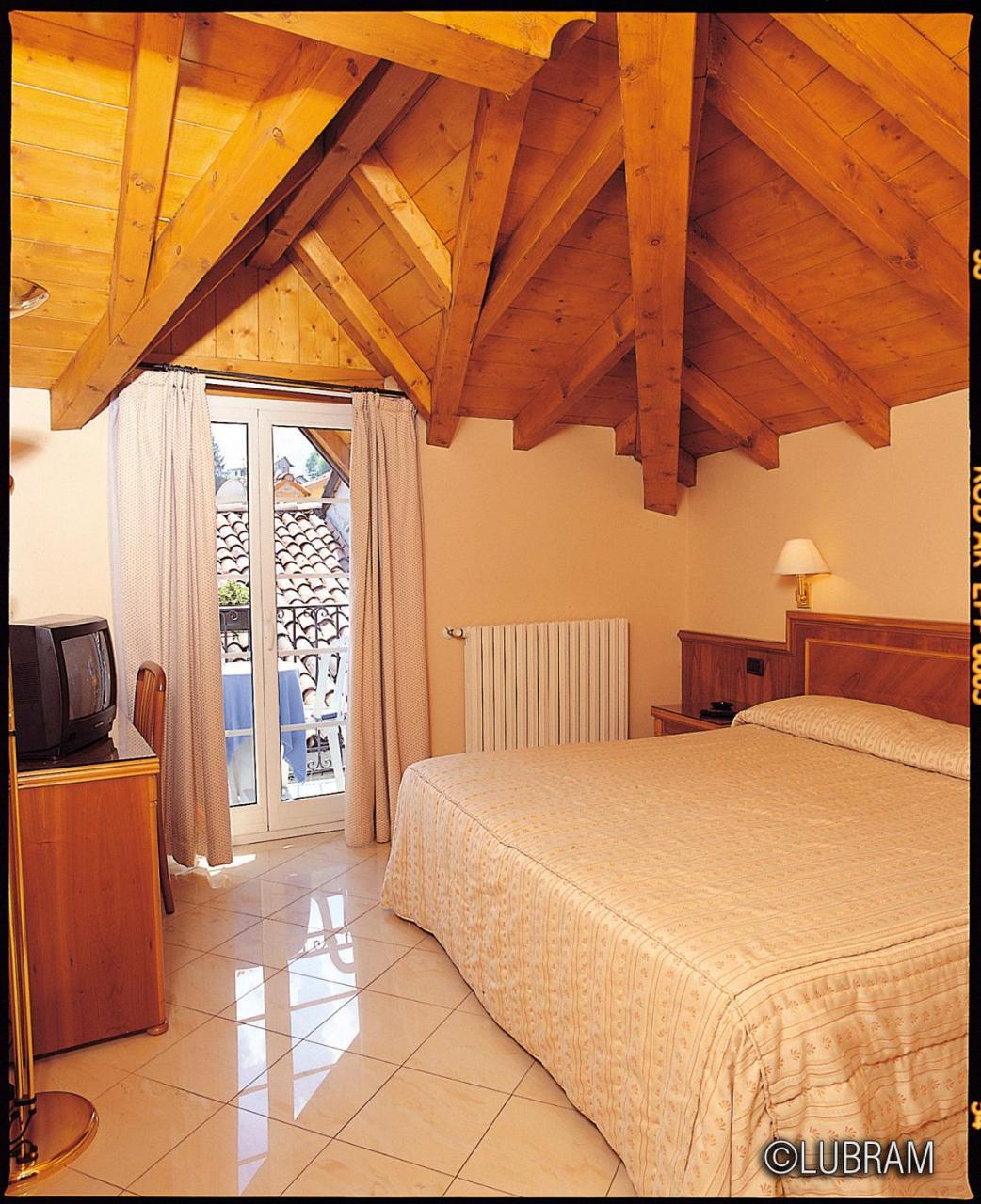 Hotel Bettina เมอร์กอซโซ ภายนอก รูปภาพ